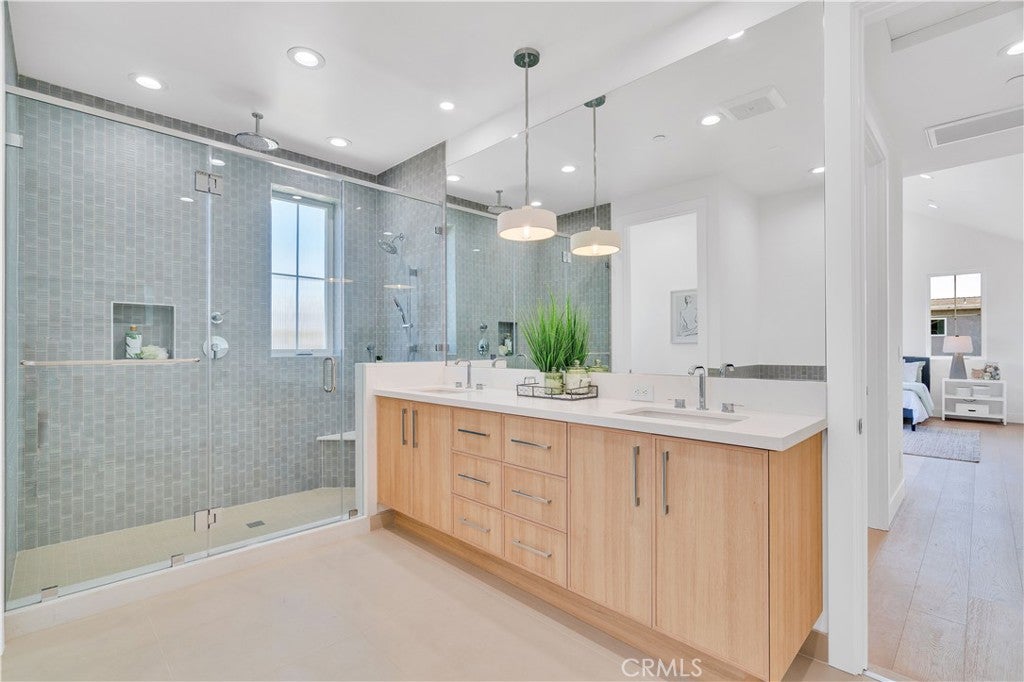 Redondo Beach, California, 90278, United States, 5 Bedrooms Bedrooms, ,5 BathroomsBathrooms,Residential,Active,1959976