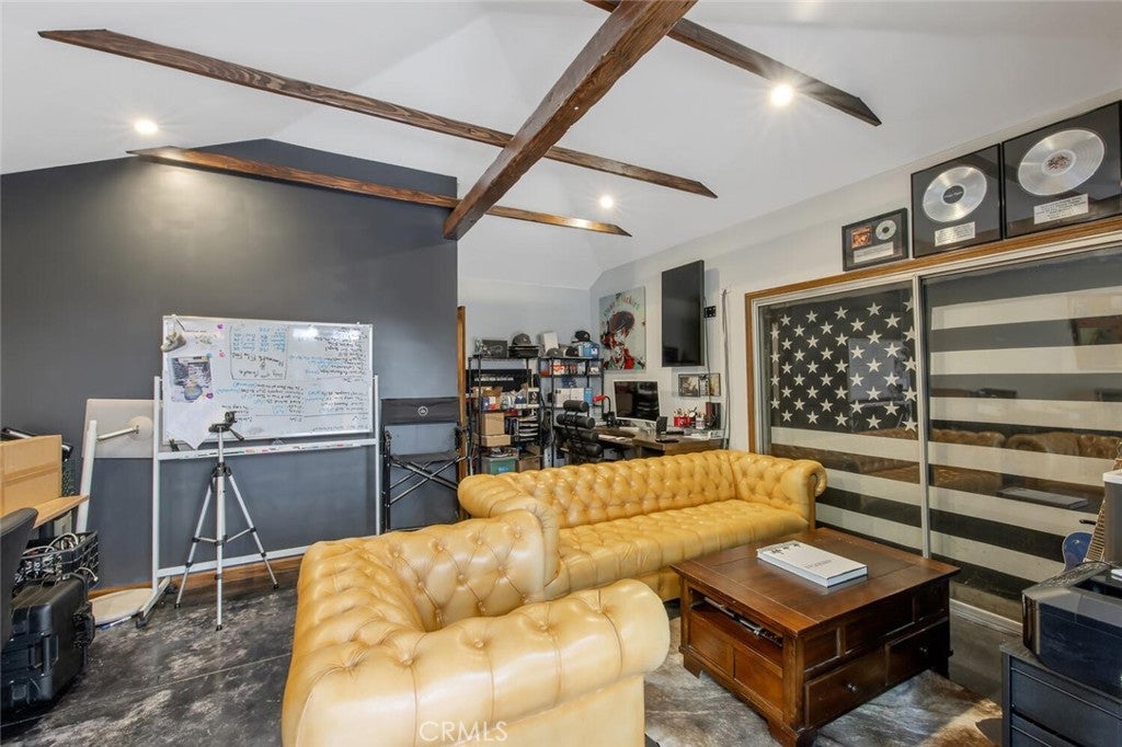 North Hollywood, California, 91602, United States, 4 Bedrooms Bedrooms, ,2 BathroomsBathrooms,Residential,Active,1954309