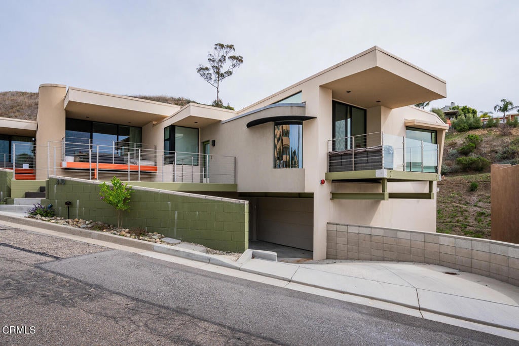 Ventura, California, 93001, United States, 3 Bedrooms Bedrooms, ,4 BathroomsBathrooms,Residential,Active,2016402