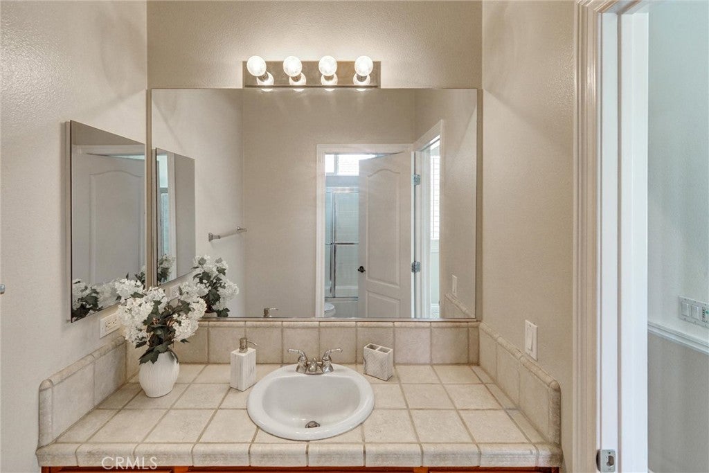 Murrieta, California, 92562, United States, 6 Bedrooms Bedrooms, ,5 BathroomsBathrooms,Residential,Active,1999183