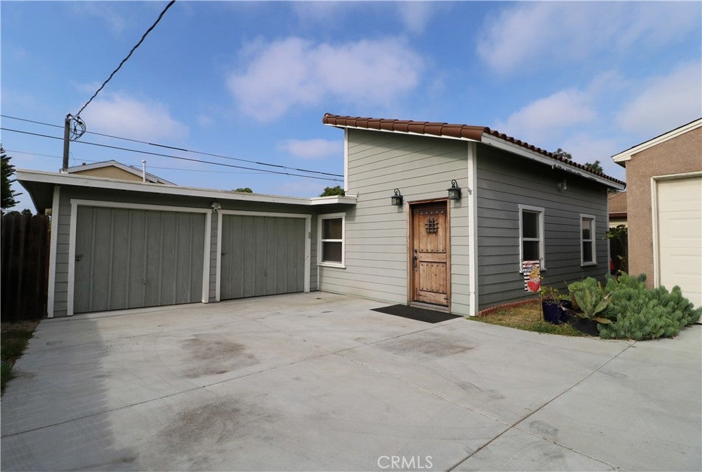 Costa Mesa, California, 92627, United States, 3 Bedrooms Bedrooms, ,2 BathroomsBathrooms,Residential,Active,1909898