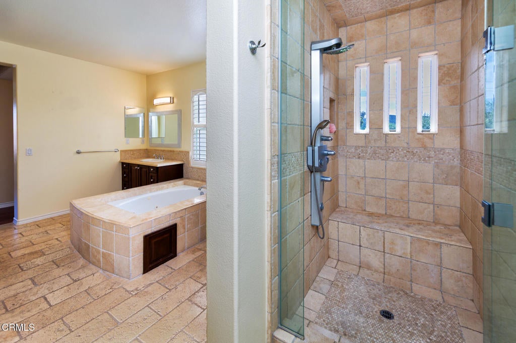 Newbury Park, California, 91320, United States, 5 Bedrooms Bedrooms, ,5 BathroomsBathrooms,Residential,Active,1914613