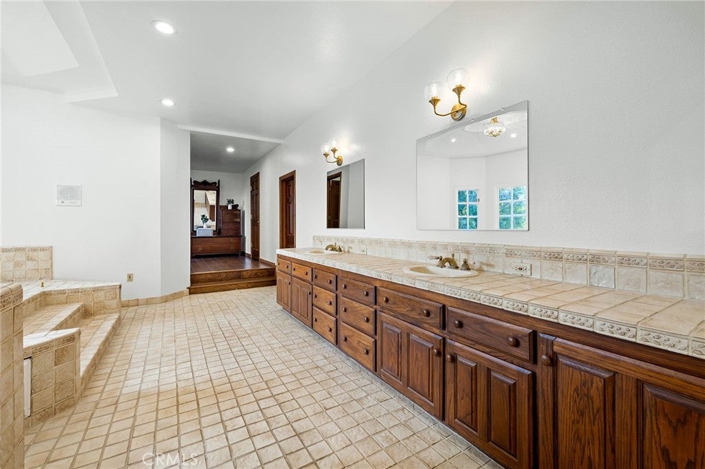 Glendora, California, 91741, United States, 8 Bedrooms Bedrooms, ,7 BathroomsBathrooms,Residential,Active,1900207