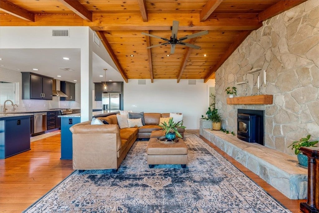 Paso Robles, California, 93446, United States, 3 Bedrooms Bedrooms, ,3 BathroomsBathrooms,Residential,Active,1990043