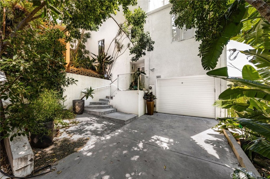 Los Angeles, California, 90069, United States, 3 Bedrooms Bedrooms, ,4 BathroomsBathrooms,Residential,Active,1959526