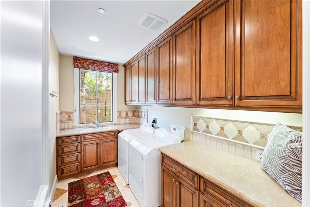 Ladera Ranch, California, 92694, United States, 5 Bedrooms Bedrooms, ,6 BathroomsBathrooms,Residential,Active,1798097