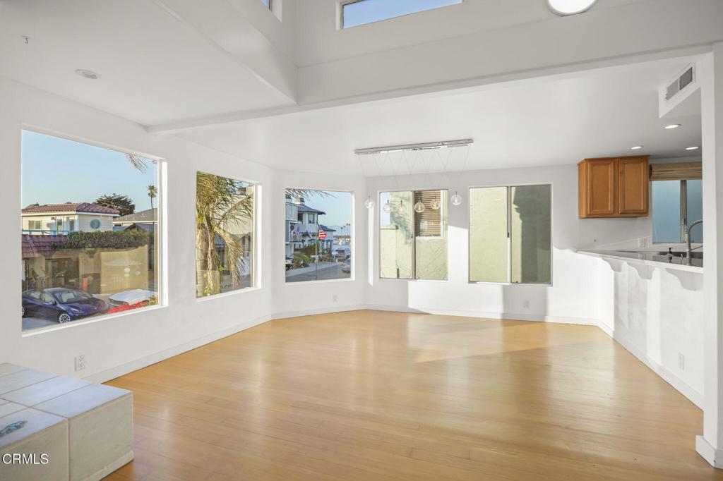 Oxnard, California, 93035, United States, ,3 BathroomsBathrooms,Residential,Active,1894775