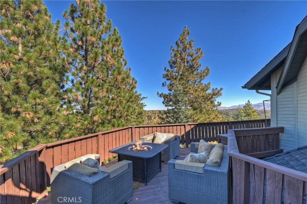 Lake Arrowhead, California, 92352, United States, 4 Bedrooms Bedrooms, ,3 BathroomsBathrooms,Residential,Active,1998581