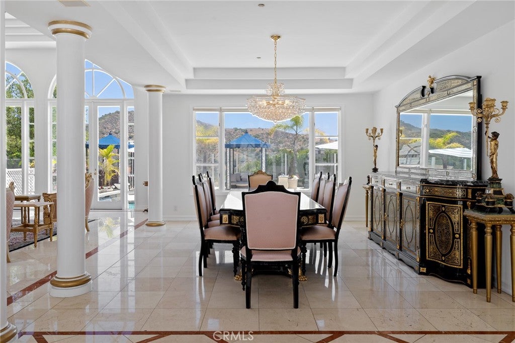 Glendale, California, 91206, United States, 5 Bedrooms Bedrooms, ,6 BathroomsBathrooms,Residential,Active,1941392