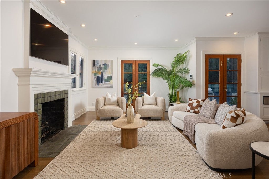 928 S El Molino Ave – image 23