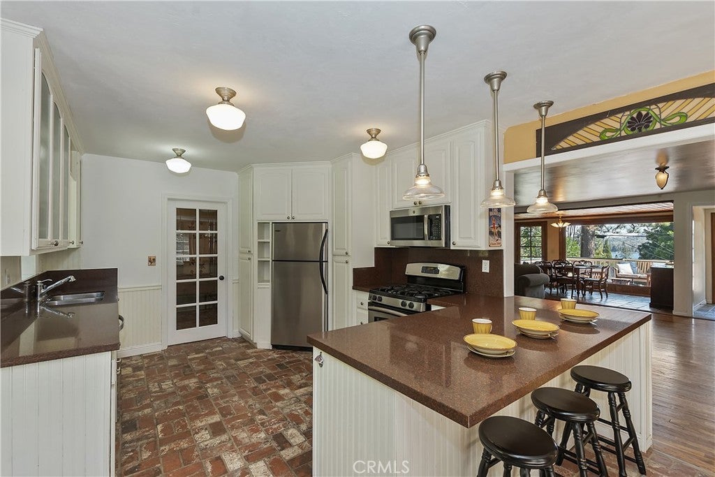 Lake Arrowhead, California, 92352, United States, ,4 BathroomsBathrooms,Residential,Active,1791398