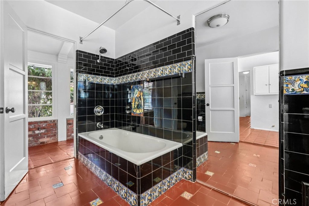 North Hollywood, California, 91602, United States, 3 Bedrooms Bedrooms, ,2 BathroomsBathrooms,Residential,Active,1914796