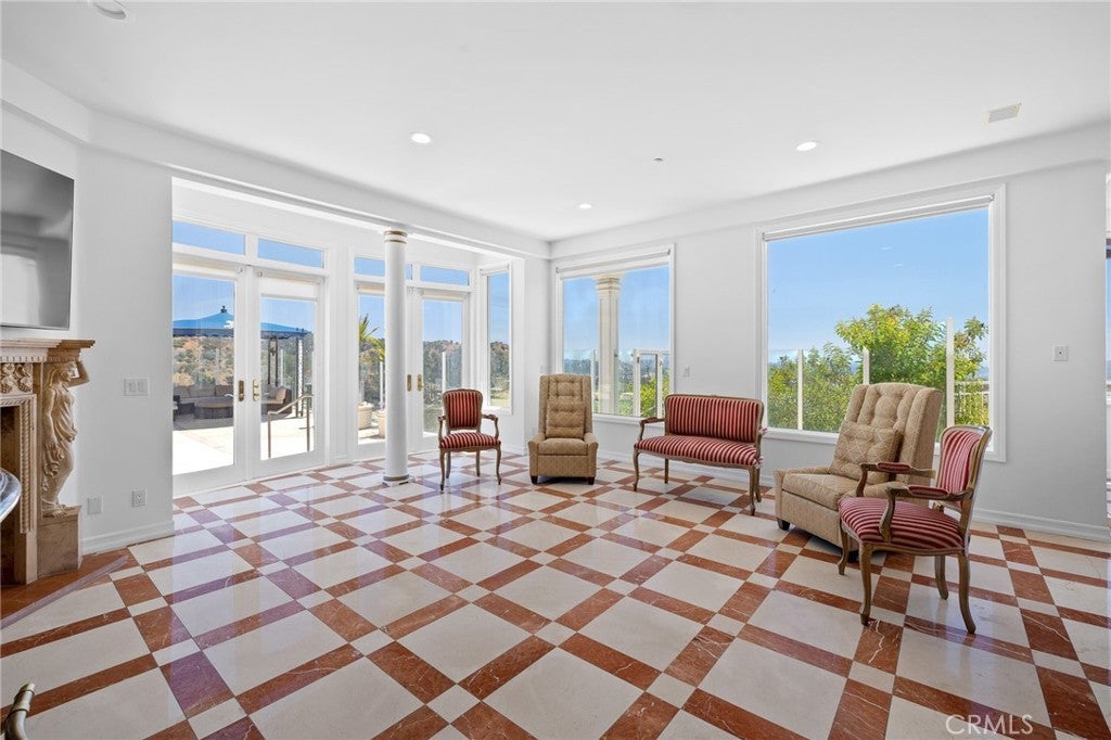 Glendale, California, 91206, United States, 5 Bedrooms Bedrooms, ,6 BathroomsBathrooms,Residential,Active,1941392