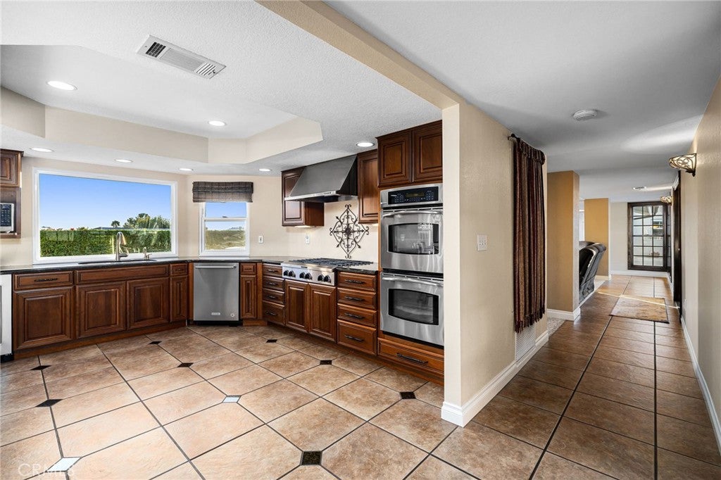 La Verne, California, 91750, United States, 3 Bedrooms Bedrooms, ,3 BathroomsBathrooms,Residential,Active,2009143