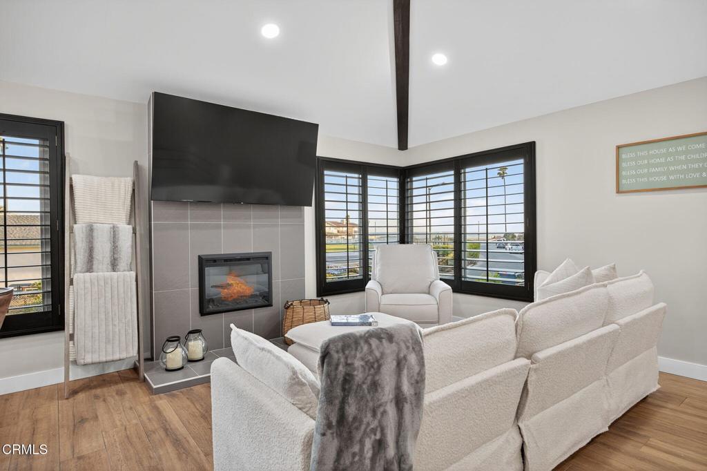 Ventura, California, 93001, United States, 4 Bedrooms Bedrooms, ,3 BathroomsBathrooms,Residential,Active,1926891