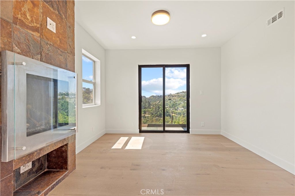 Los Angeles, California, 90046, United States, 3 Bedrooms Bedrooms, ,4 BathroomsBathrooms,Residential,Active,1862862