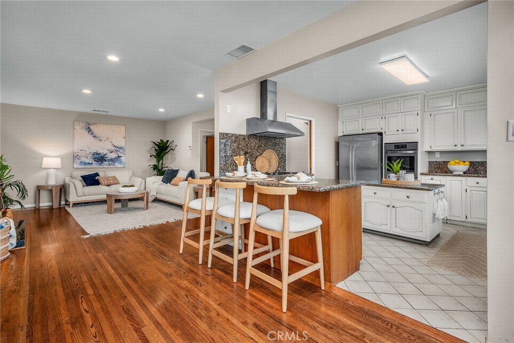 Redondo Beach, California, 90277, United States, 4 Bedrooms Bedrooms, ,3 BathroomsBathrooms,Residential,Active,2007167