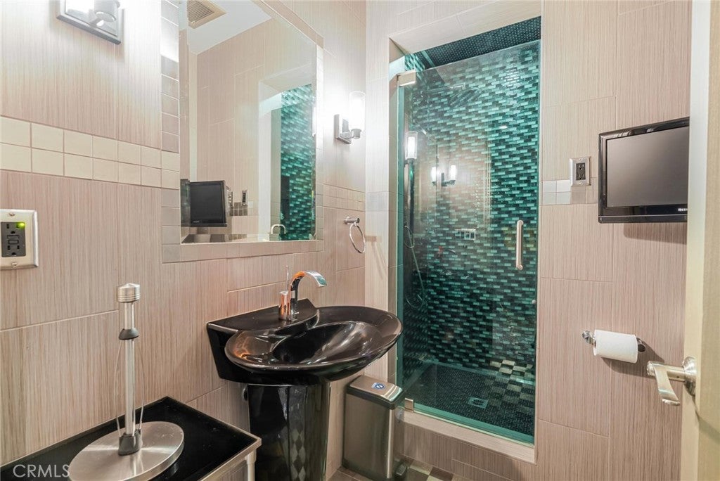 Valencia, California, 91381, United States, 7 Bedrooms Bedrooms, ,10 BathroomsBathrooms,Residential,Active,1959930