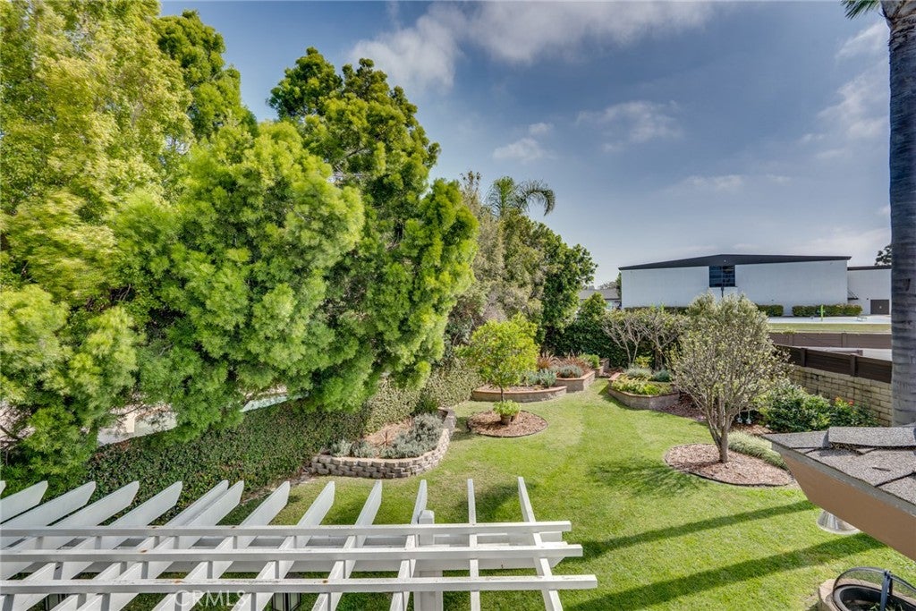 Huntington Beach, California, 92647, United States, 4 Bedrooms Bedrooms, ,3 BathroomsBathrooms,Residential,Active,2030516