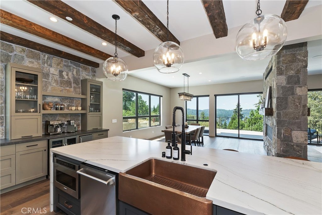 Lake Arrowhead, California, 92352, United States, 3 Bedrooms Bedrooms, ,3 BathroomsBathrooms,Residential,Active,1972160