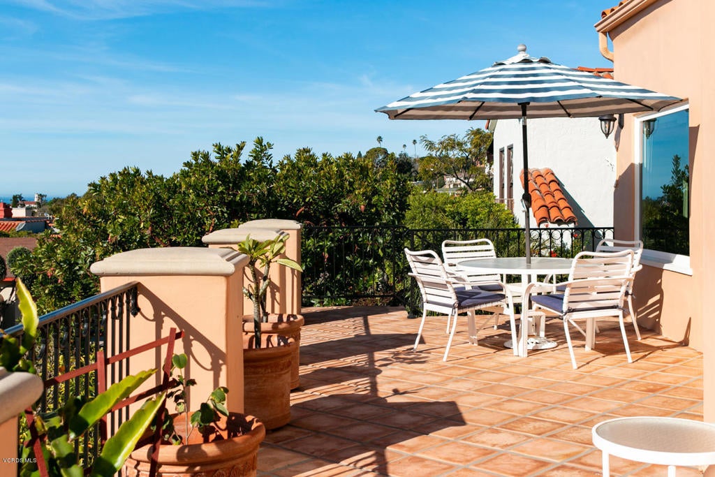 Ventura, California, 93001, United States, 4 Bedrooms Bedrooms, ,4 BathroomsBathrooms,Residential,Contingent,1944037