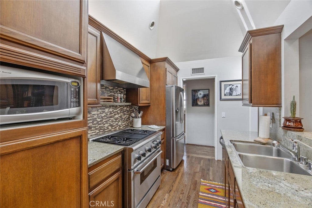 North Hollywood, California, 91602, United States, 4 Bedrooms Bedrooms, ,2 BathroomsBathrooms,Residential,Active,1954309