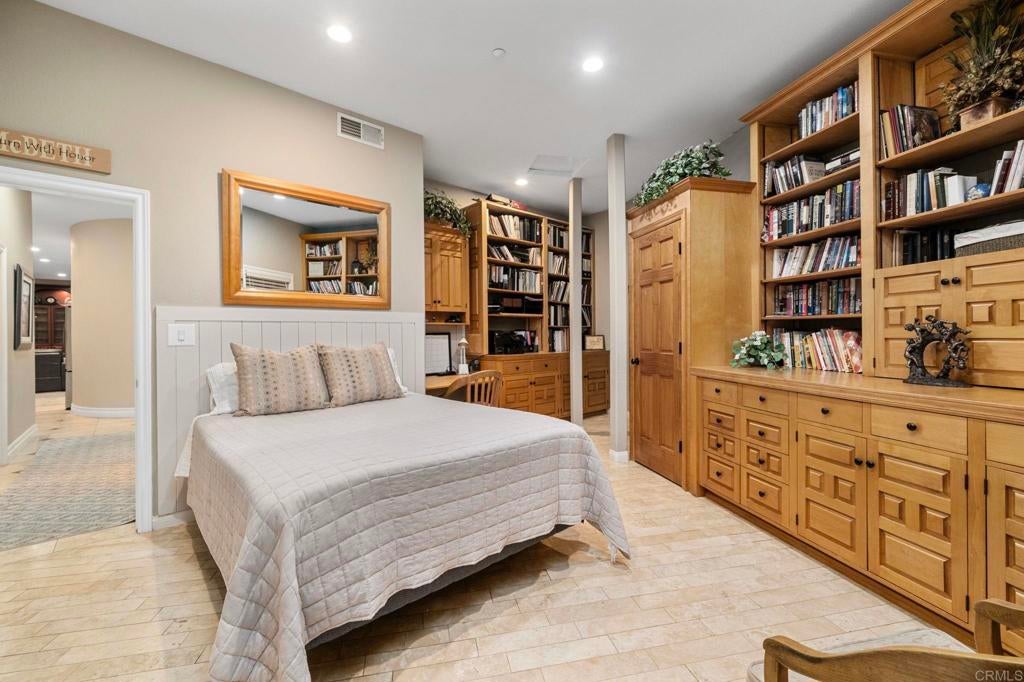 Escondido, California, 92025, United States, 5 Bedrooms Bedrooms, ,4 BathroomsBathrooms,Residential,Active,1969680