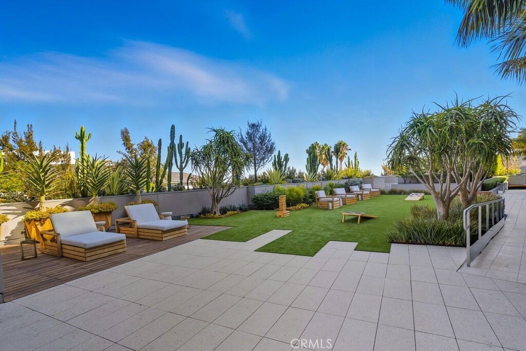 Los Angeles, California, 90069, United States, 2 Bedrooms Bedrooms, ,3 BathroomsBathrooms,Residential,Active,1995278