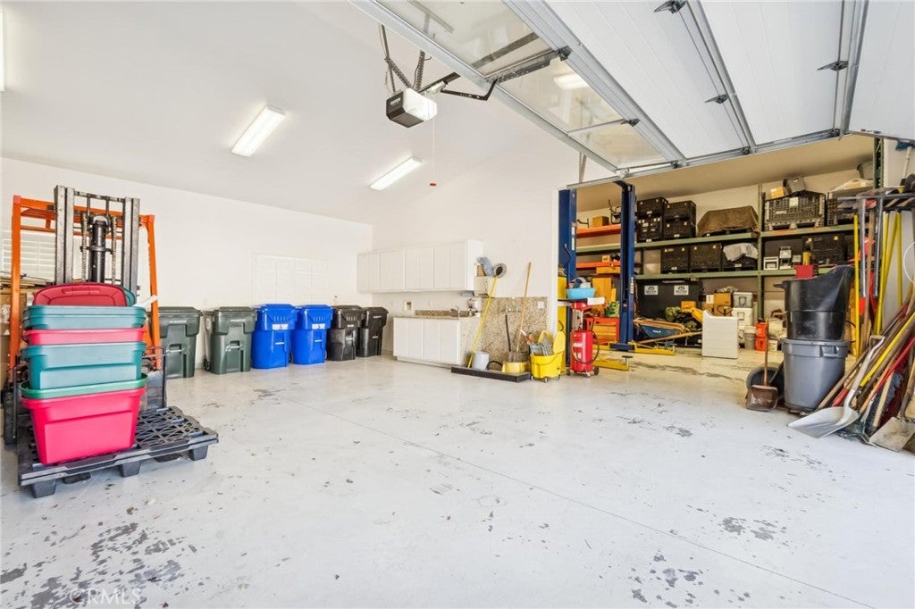 Castaic, California, 91384, United States, 6 Bedrooms Bedrooms, ,6 BathroomsBathrooms,Residential,Active,2009152