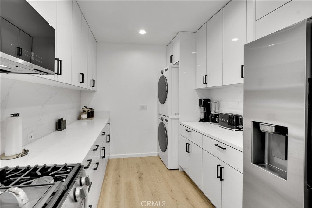 Glendale, California, 91206, United States, 4 Bedrooms Bedrooms, ,3 BathroomsBathrooms,Residential,Active,1963262