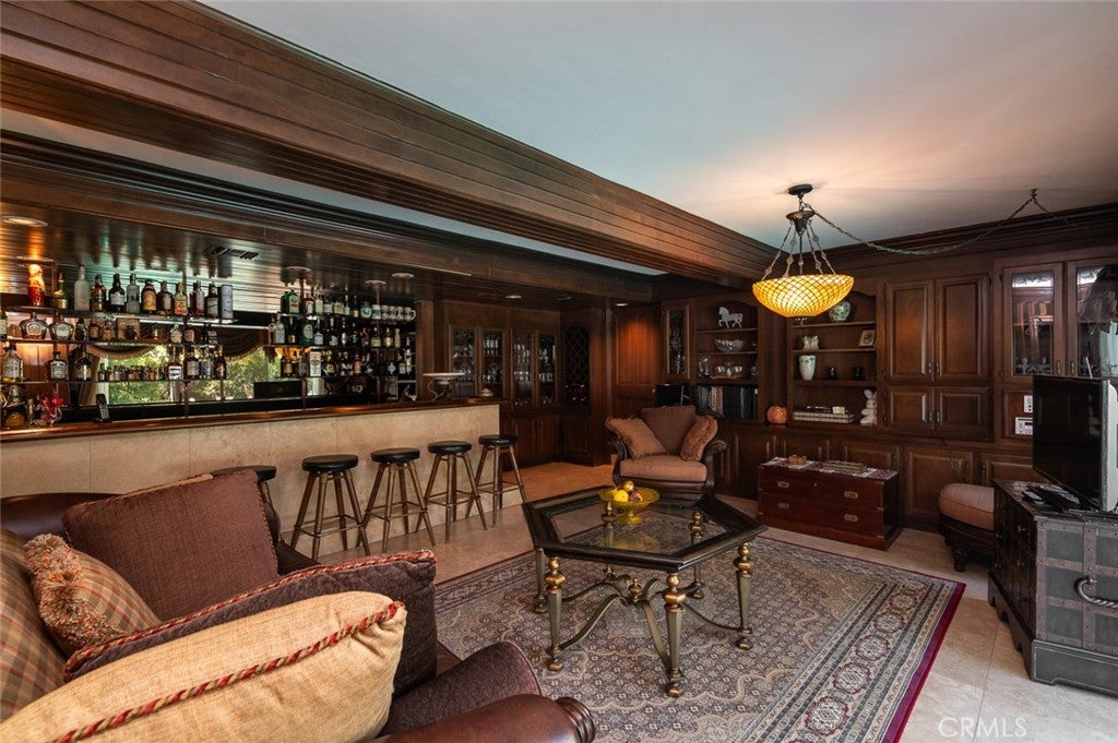 Glendale, California, 91207, United States, 4 Bedrooms Bedrooms, ,4 BathroomsBathrooms,Residential,Active,1945087