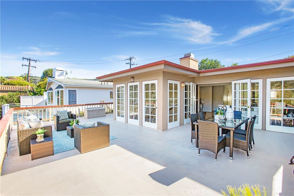 Laguna Beach, California, 92651, United States, 3 Bedrooms Bedrooms, ,3 BathroomsBathrooms,Residential,Active,2002317