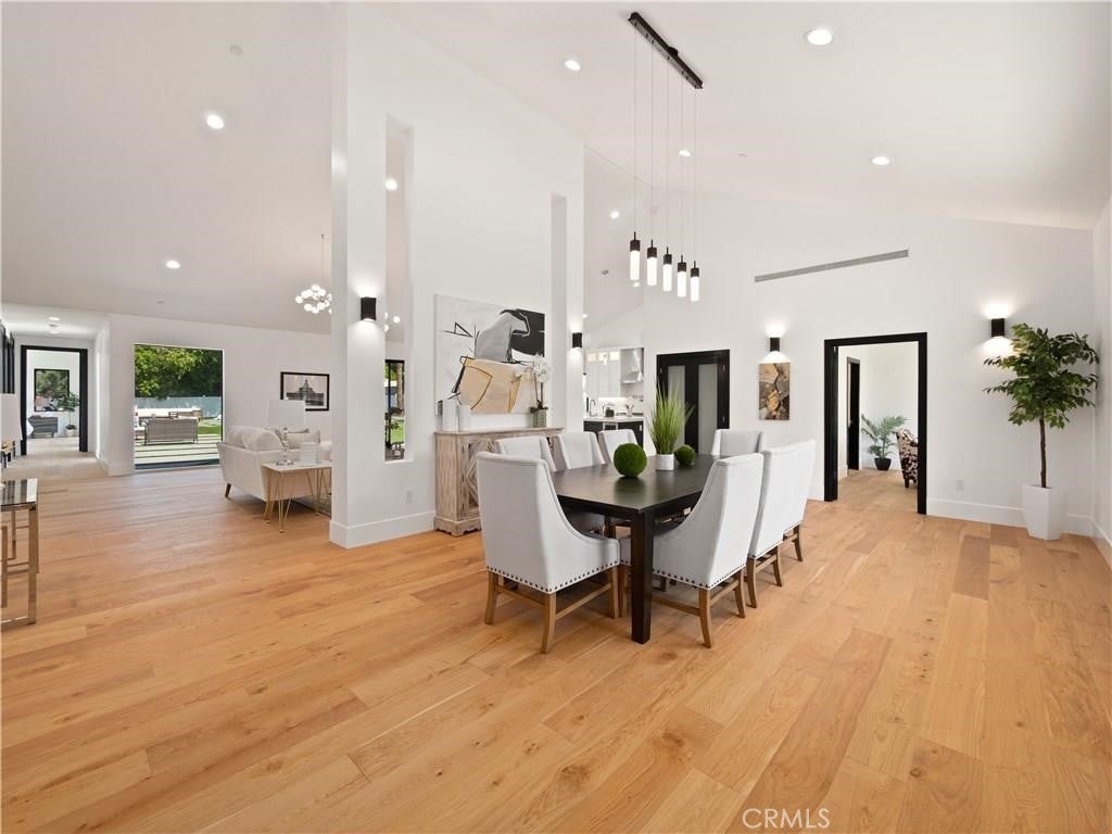 Woodland Hills, California, 91367, United States, 5 Bedrooms Bedrooms, ,5 BathroomsBathrooms,Residential,Pending,1843402