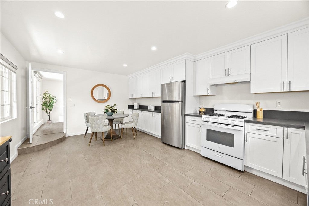 Los Angeles, California, 90034, United States, 5 Bedrooms Bedrooms, ,5 BathroomsBathrooms,Residential,Active,1899242