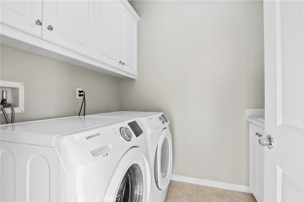 Irvine, California, 92618, United States, 4 Bedrooms Bedrooms, ,5 BathroomsBathrooms,Residential,Pending,2007263