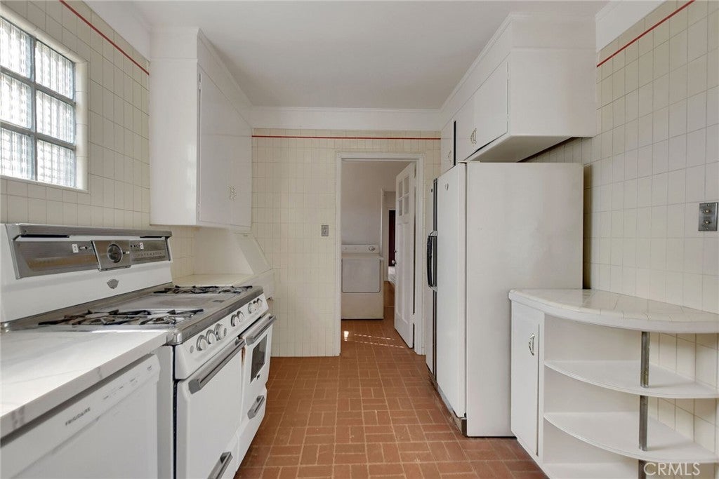 Pasadena, California, 91107, United States, 3 Bedrooms Bedrooms, ,3 BathroomsBathrooms,Residential,Active,1972145