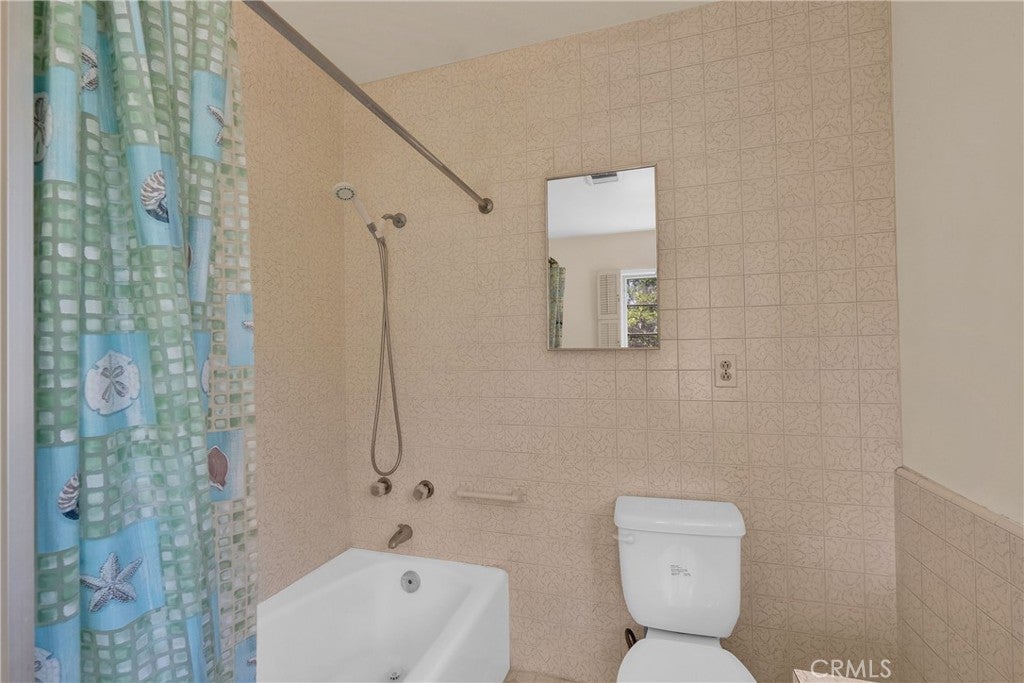 Los Angeles, California, 90039, United States, 4 Bedrooms Bedrooms, ,3 BathroomsBathrooms,Residential,Active,1892396