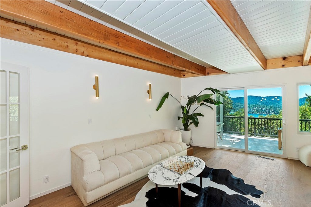 Lake Arrowhead, California, 92352, United States, 4 Bedrooms Bedrooms, ,3 BathroomsBathrooms,Residential,Active,1953250