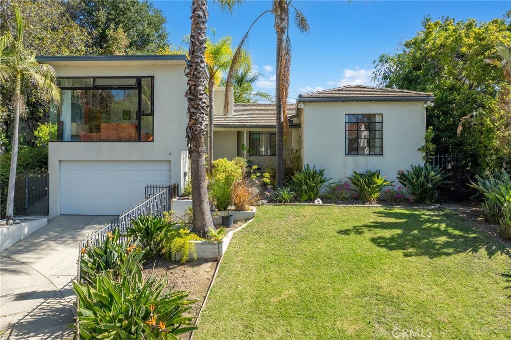 Los Angeles, California, 90027, United States, 3 Bedrooms Bedrooms, ,2 BathroomsBathrooms,Residential,Active,1953705