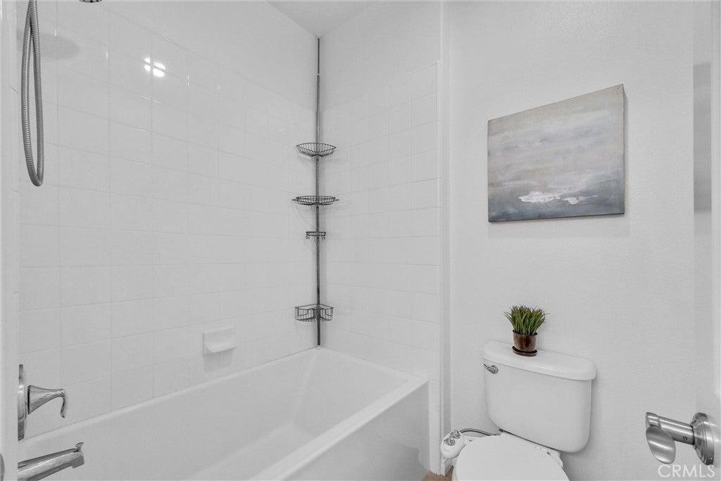 Irvine, California, 92618, United States, 3 Bedrooms Bedrooms, ,3 BathroomsBathrooms,Residential,Contingent,1986914