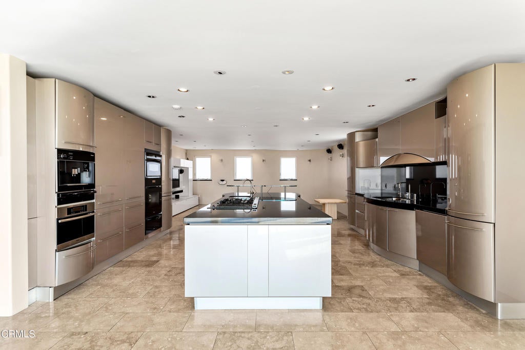 Oxnard, California, 93035, United States, 4 Bedrooms Bedrooms, ,5 BathroomsBathrooms,Residential,Active,1953419