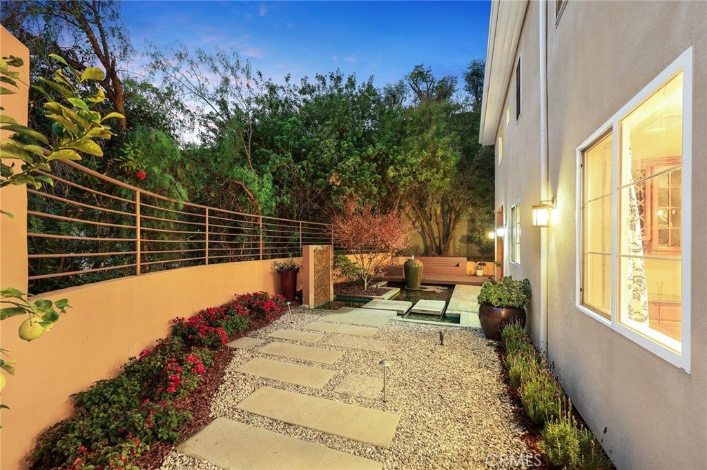 South Pasadena, California, 91030, United States, 4 Bedrooms Bedrooms, ,5 BathroomsBathrooms,Residential,Active,1968417