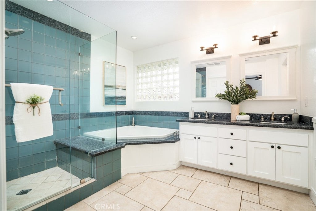 Huntington Beach, California, 92647, United States, 4 Bedrooms Bedrooms, ,3 BathroomsBathrooms,Residential,Active,2037145