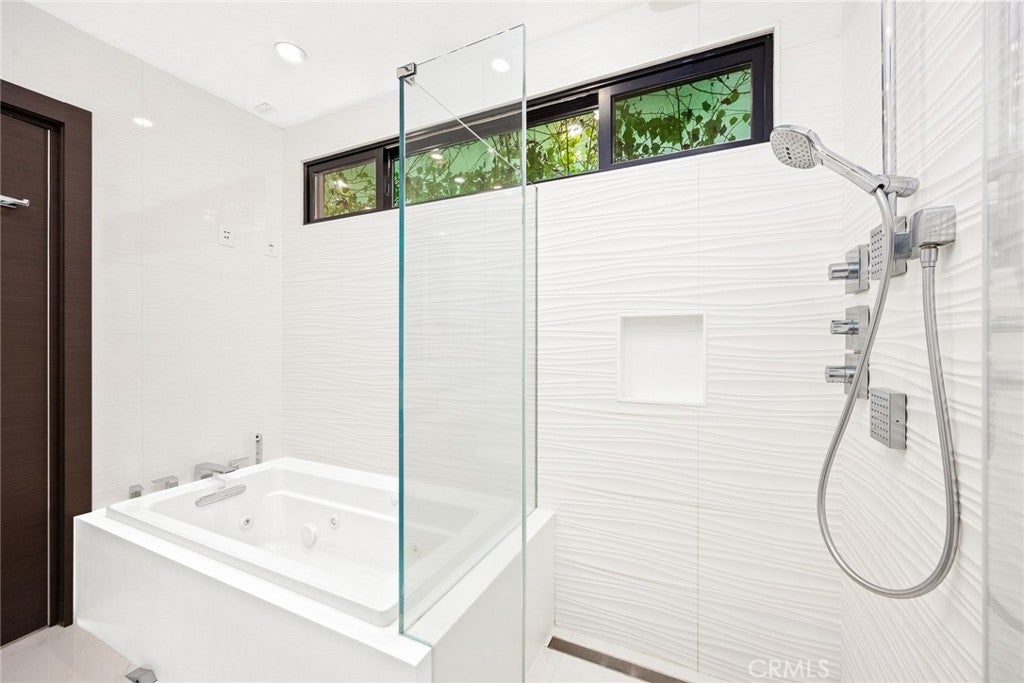 San Marino, California, 91108, United States, 4 Bedrooms Bedrooms, ,4 BathroomsBathrooms,Residential,Active,1909089