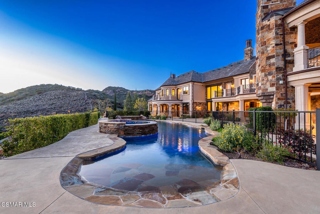 Thousand Oaks, California, 91361, United States, 7 Bedrooms Bedrooms, ,13 BathroomsBathrooms,Residential,Active,1748234