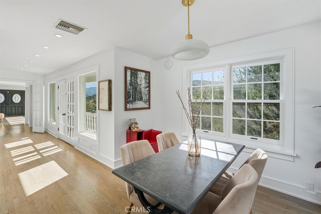 Agoura Hills, California, 91301, United States, 4 Bedrooms Bedrooms, ,5 BathroomsBathrooms,Residential,Active,1966025