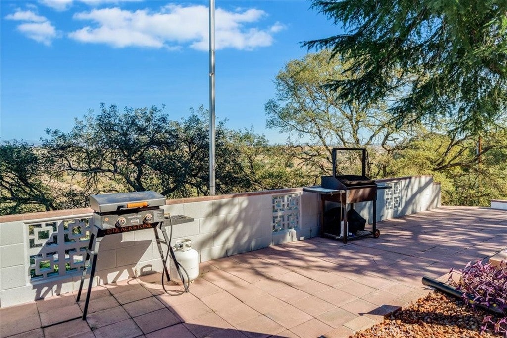 Paso Robles, California, 93446, United States, 3 Bedrooms Bedrooms, ,3 BathroomsBathrooms,Residential,Active,1990043