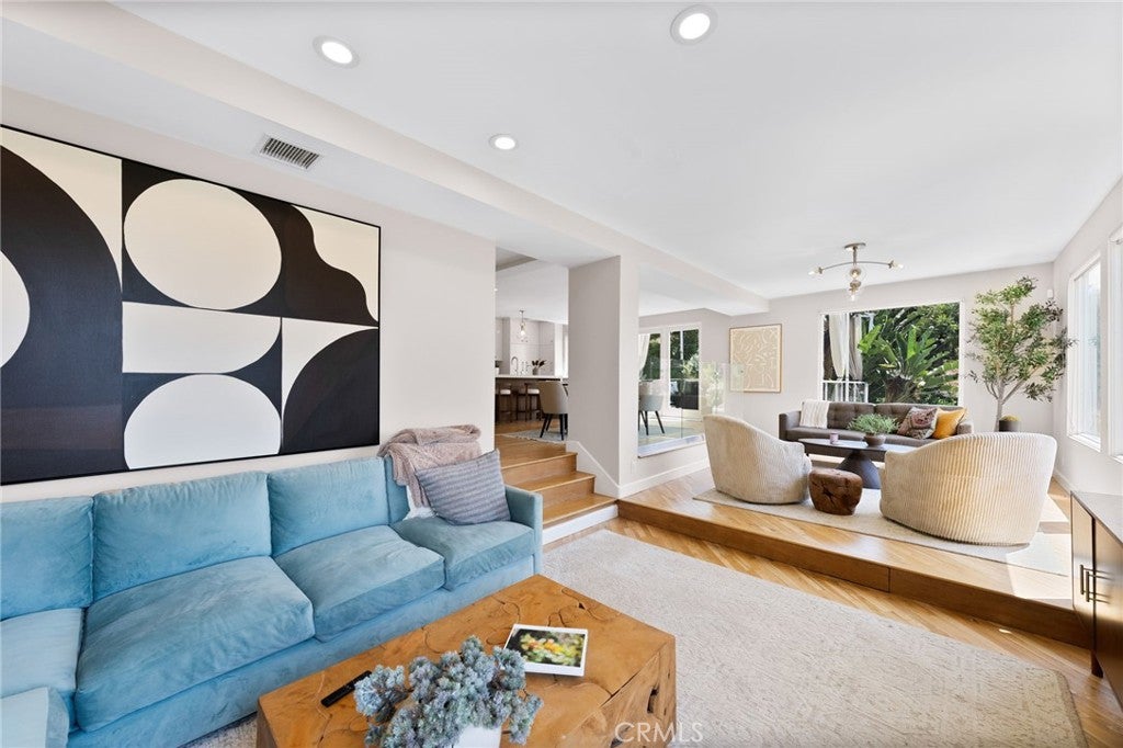 Los Angeles, California, 90069, United States, 3 Bedrooms Bedrooms, ,4 BathroomsBathrooms,Residential,Active,1959526