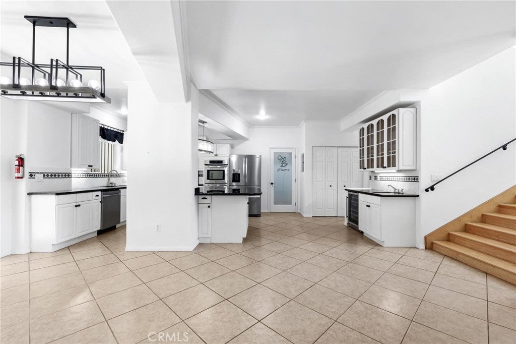 Chatsworth, California, 91311, United States, 4 Bedrooms Bedrooms, ,4 BathroomsBathrooms,Residential,Active,2011421