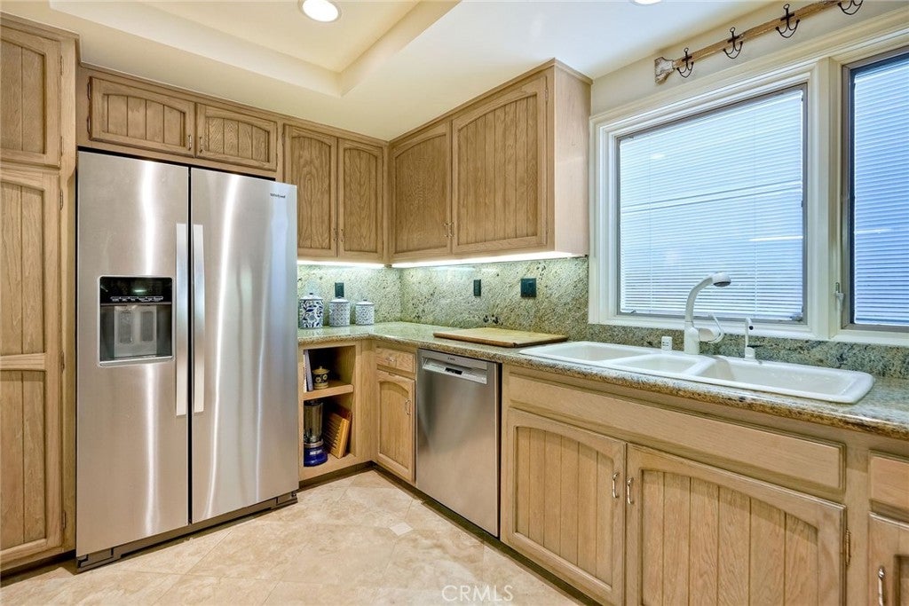 Newport Beach, California, 92661, United States, 4 Bedrooms Bedrooms, ,3 BathroomsBathrooms,Residential,Active,1894578